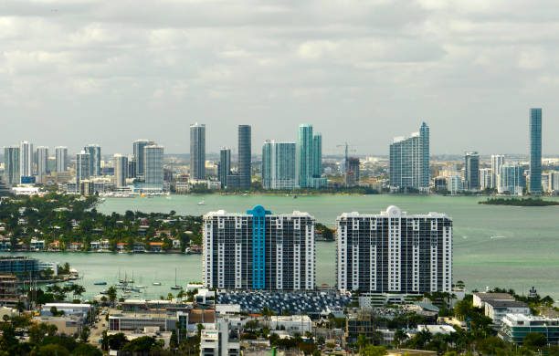 What Are the 10 Big Pros and Cons of Living in Miami?