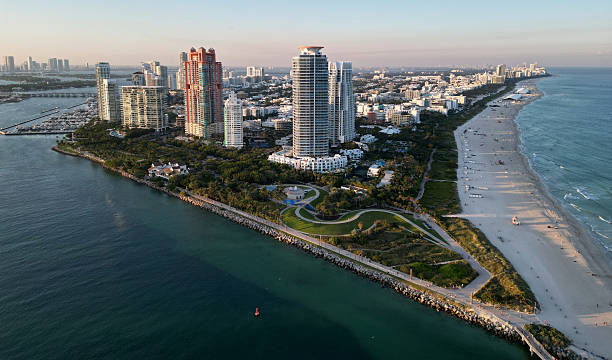 What Are the 10 Big Pros and Cons of Living in Miami?