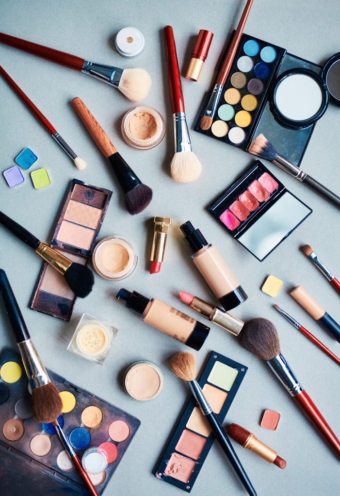 Beach-Ready Beauty: Must-Try Services in Miami, FL for Head-Turning Results 6 graphicstock beauty products for professional make up HkgtwdKCm
