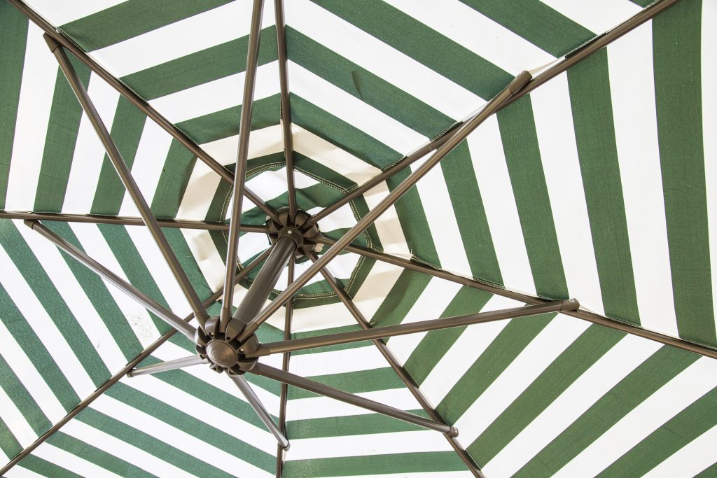 green and white umbrella beach SDnMBy nze